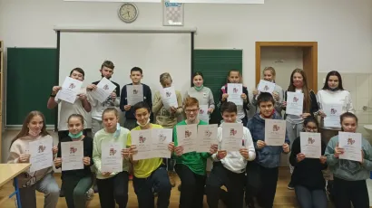 Učenici 7.d razreda O&Scaron; Vladimira Nazora Daruvar s diplomama koje su dobili za sudjelovanje na Dabru/Foto: Alenka Njegovac