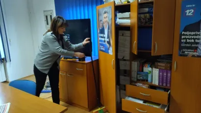 Nepoznati počinitelj otvarao je ormare i bacao papire/ Foto: Deni Marčinković