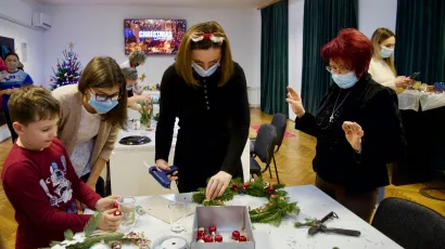Osim poklona, okupljena ekipa se u Inkubatora ideja lijepo podružila/Foto: Inkubator ideja