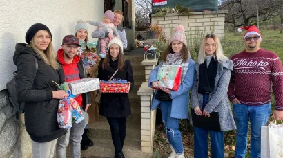 Članovi Mladeži HDZ-a Daruvar donirali su poklon pakete socijalno ugroženoj djeci na području Daruvara/Foto: Tomislav Karaula