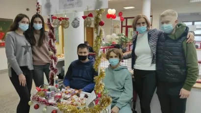 Prodavali su se kreativni predmeti, a kupovali su svi, djelatnici, ali i učenici/Foto: Ekonomska i birotehnička &scaron;kola Bjelovar