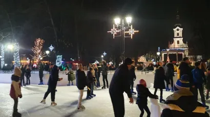 Na bjelovarskom gradskom klizali&scaron;tu svakodnevno vlada gužva /Foto: Grad Bjelovar