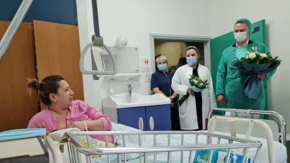 Župan je čestitao majci na prinovi i prigodno ih obije darivao/Foto: Facebook BBŽ
