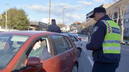 Netko je usred Velikog Grđevca Daruvarčaninu maznuo katalizaor i lambda sondu s automobila/
Foto: Ante Baranic/CROPIX (Ilustracija)