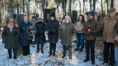 Na Židovskom groblju okupili su se predstavnici Grada Daruvara, Židovske općine Daruvar, daruvarske Udruge antifa&scaron;ističkih boraca i antifa&scaron;ista i županijske Zajednice udruga antifa&scaron;ista BBŽ te učenici daruvarske Ekonomske i turističke &scaron;kole/Foto: Predrag Uskoković