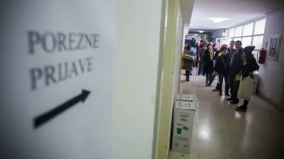 Split, 280213.<br>Zgrada zupanije, danas je zadnji dan za predavanje godisnje prijave poreza na dohodak za 2012. godinu, prijava tece vrlo brzo tako da se vece guzve ne stvaraju.<br>Foto: Ante Cizmic/CROPIX