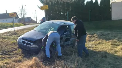 U vozilu je bila jedna ženska osoba koja je prevezena u bjelovarsku bolnicu/Foto: Deni Marčinković