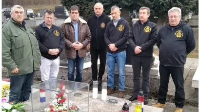 Čelnici Općine i predstavnici braniteljskih Udruga odali su počast prerano i tragično preminulom sumje&scaron;taninu Željku Beseku/Foto: Općina Veliko Trojstvo