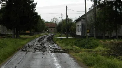 Dužnost svakog poljoprivrednika očistiti je kolnik od blata/Foto: Facebook Općina Veliko Trojstvo