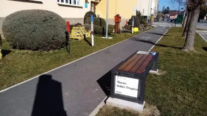 Nabavku pametne klupe inicirala je Općina Veliko Trojstvo/Foto: O&Scaron; Veliko Trojstvo