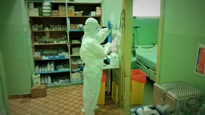 Te&scaron;ko je raditi po nekoliko sati u za&scaron;titnom odjelu bez skidanja/Foto: Deni Marčinković