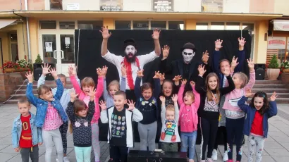 Zajednička fotografija malaca i Las Calaveras/Foto: Facebook MASKA