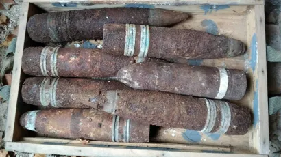 Rovi&scaron;ćanac je u njivi iza kuće prona&scaron;ao ručnu bombu i streljivo iz Drugog svjetskog rata/Foto: MUP