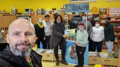 Mario Blaha s ekipom predao je OSIT-ovnicu Dječjem odjelu knjižnice/Foto: Facebook OSIT Mario