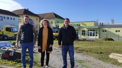 Ravnateljica Dječjeg vrtića Veliko Trojstvo Mirela Trajkovski s načelnikom i pročelnikom/Foto: Martina Čapo