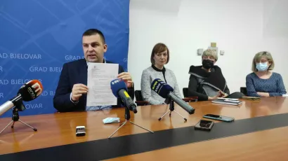 Gradonačelnik Dario Hrebak pohvalio se građevinskom dozvolom za Terme Bjelovar/Foto: Martina Čapo