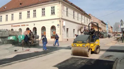 Dogradonačelnik Brajdić pojasnio je za&scaron;to je krpanje rupa na korzu neophodno, ali i kada kreće rekonstrukcija/Foto: Martina Čapo