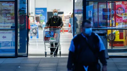 Ljudi posljednjih dana bjesomučno kupuju ulje/Foto: Tom Dubravec/ CROPIX