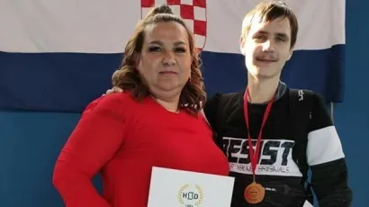 Viktor Matraković sa svojom mentoricom Aleksandromk Hohnjec/Foto: Ekonomska i birotehnička &scaron;kola Bjelovar
