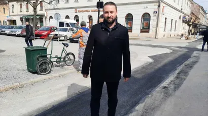 Igor Brajdić pojasnio je jo&scaron; jednom za&scaron;to se korzo mora pokrpati prije velike rekonstrukcije/Foto: MojPortal