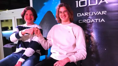 Daruvarski gimnazijalci Jan Sacher (17) i Filip Ilie&scaron; (17) imali su najposjećenije predavanje na ovogodi&scaron;njoj manifestaciji "10 Dana astronomije"/Foto: Nikica Puhalo/MojPortal.hr