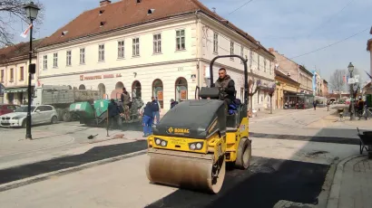 U tijeku je krpanje rupa kod Gradskog muzeja/Foto: Martina Čapo