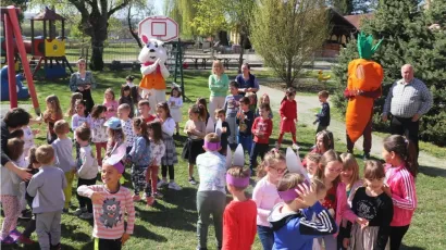 Mali&scaron;ani su bili odu&scaron;evljeni Zekom, Mrkvom, ali i slatki&scaron;ima koje su dobili/Foto: Compas