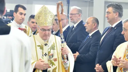 Kardinal Josip Bozanić predvodio je svetu misu za Uskrs u Bogoslužnom prostoru bl. Alojzija Stepinca na Kaptolu/Foto: Goran Mehkek/CROPIX<br>