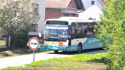 Autobus je udario u metalnu ogradu/Foto: Danica.hr