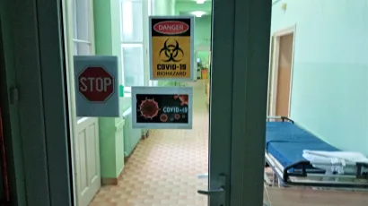 Čak tri upozorenja na ulaznim vratima/Foto: Deni Marčinković