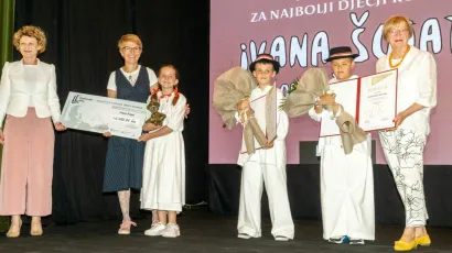 Svečana dodjela nagrade Mato Lovrak književnici Ivani &Scaron;ojat/Foto: Osnovna &scaron;kola Mate Lovraka Veliki Grđevac