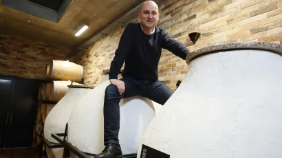 Tomislav Tolu&scaron;ić u svom vinskom podrumu.<br>Foto: Vlado Kos/CROPIX<br><br><br><br><br><br><br><br><br><br><br><br><br><br><br><br><br><br>