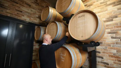 Tomislav Tolu&scaron;ić u vinskom podrumu/Foto: Vlado Kos/CROPIX<br><br><br><br><br><br><br><br><br><br><br><br><br><br><br><br><br><br>