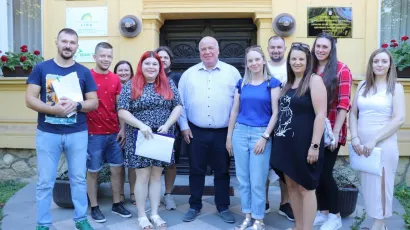 Gradonačelnik Lipika Vinko Kasana s potpisnicima ugovora/Foto: Compas.hr