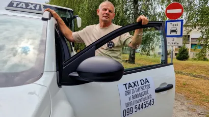 Ratko Djedović trenutno je jedini taksi prijevoznik u Daruvaru/ Foto: Sa&scaron;a Selihar