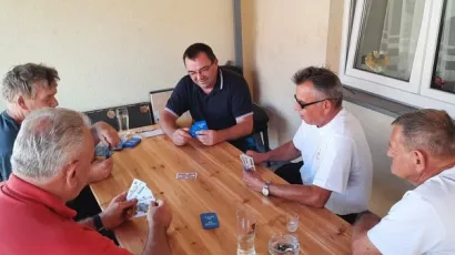 Kartanje je također bila jedna od disciplina na sportskim igrama/Foto: HVIDR-a Daruvar