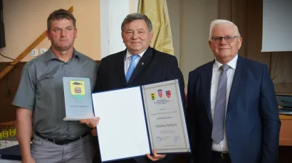 Umirovljeni general Mladen Markač prvi je dobio priznanje Općine Končanica/Foto: Nikica Puhalo/MojPortal.hr