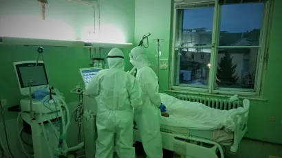 Medicinsko osoblje provjerava stanje pacijenta/Foto: Deni Marčinković