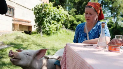 Nata&scaron;a Dorčić u ovoj komediji glumi kumu Anku/Foto: POU Daruvar