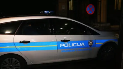 Policajci su priveli maloljetnike koji su bili u nedozvoljenom noćnom izlasku/ Foto: Damir Krajac/CROPIX