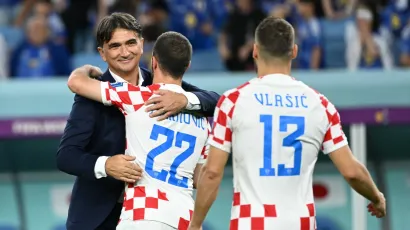 Zlatko Dalić slavi s igračima nakon pobjede protiv Japana/Foto: Tom Dubravec/CROPIX
