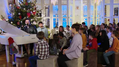 Petar Gra&scaron;o i &scaron;tičenici dom azajedno pjevaju/Foto: Dnevnik.hr/Nova TV/Screenshot