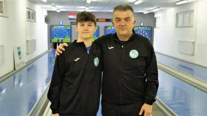 Niko Kalvi i trener Robert De Zan/Foto: Pakrački list