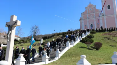 Nakon mise formiran je "Mimohod pobjednika" kojeg je ove godine, zbog važećih epidemiolo&scaron;kih mjera, činilo samo 25 sudionika sa državnim zastavama/Foto: Pakrački list