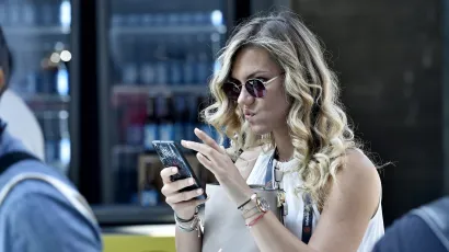 <br>Pod svaku cijenu htjela se domoći mobitela/Foto: Nikola Vilic/CROPIX (Ilustracija)<br><br><br>