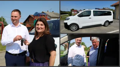 Ključeve novog kombija ravnateljici je uručio župan Marko Maru&scaron;ić/ Foto: BBŽ