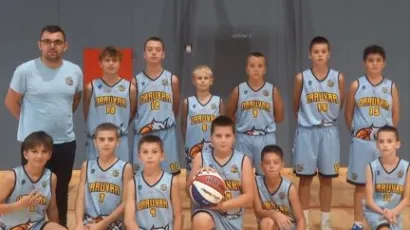 Pobjednička ekipa presretna je zbog prve dobivene utakmice/Foto: Ko&scaron;arka&scaron;ki klub Daruvar'22