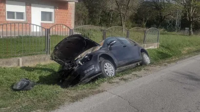 Golf je nakon slijetanja zavr&scaron;io u jarku/Foto: Čitatelj