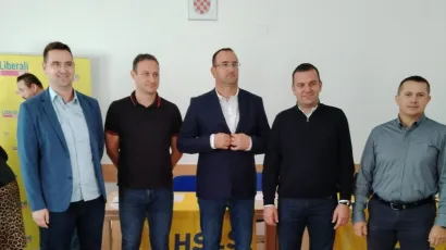 Novo županijsko vodstvo s predsjednikom nacionalnog HSLS-a/ Foto: HSLS