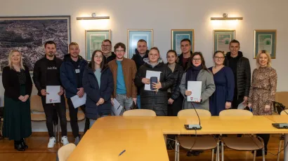 Nakon potpisivanja ugovora korisnici potpiora zajedno su se fotografirali /Foto: Predrag Uskoković/Grad Daruvar